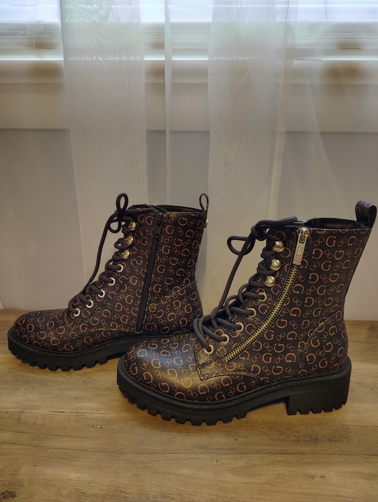 SAOLA Suola donna Guess taglia 6 5M marrone scuro logo stringata zip strappo nuova senza etichette