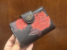 COACH CCL63 Medium Corner Zip Wallet With Floral Print Pebble Leather Black/Red