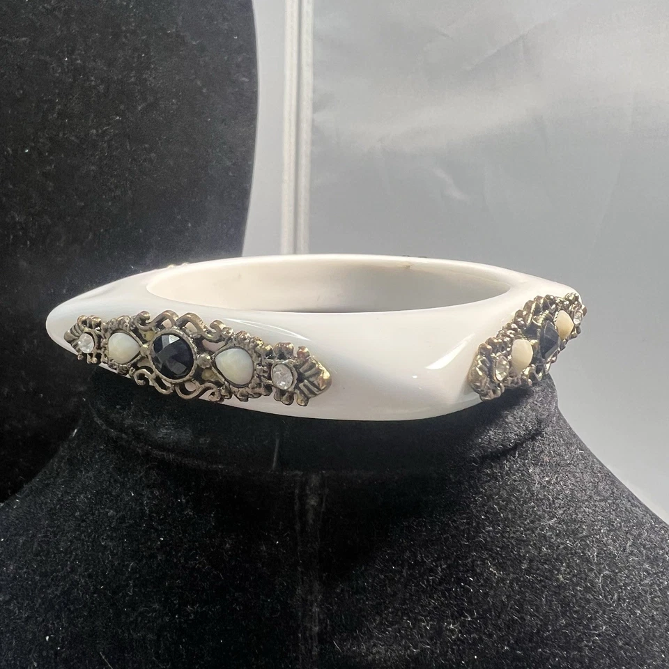 Brazalete Brazalete RARO Erickson Beamon ESTILO Blanco Lucite Cuadrado RS Adornado Foto 2 de 4