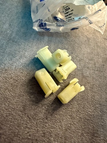 Clips  Klips Tülle Stoßstange Kotflügel 5x Ford Focus Fiesta Mondeo 6549354