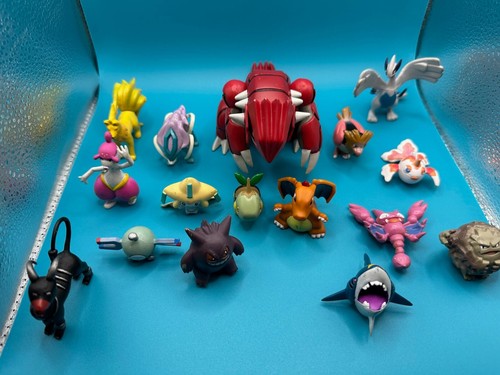 Lote de figuras Pokémon años 2000