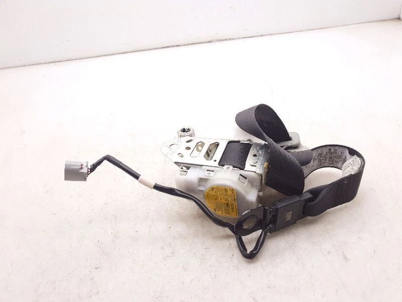 08 09 MONTAJE CINTURÓN SEGURIDAD DELANTERO LADO PASAJERO LEXUS IS-F Foto 2 de 4