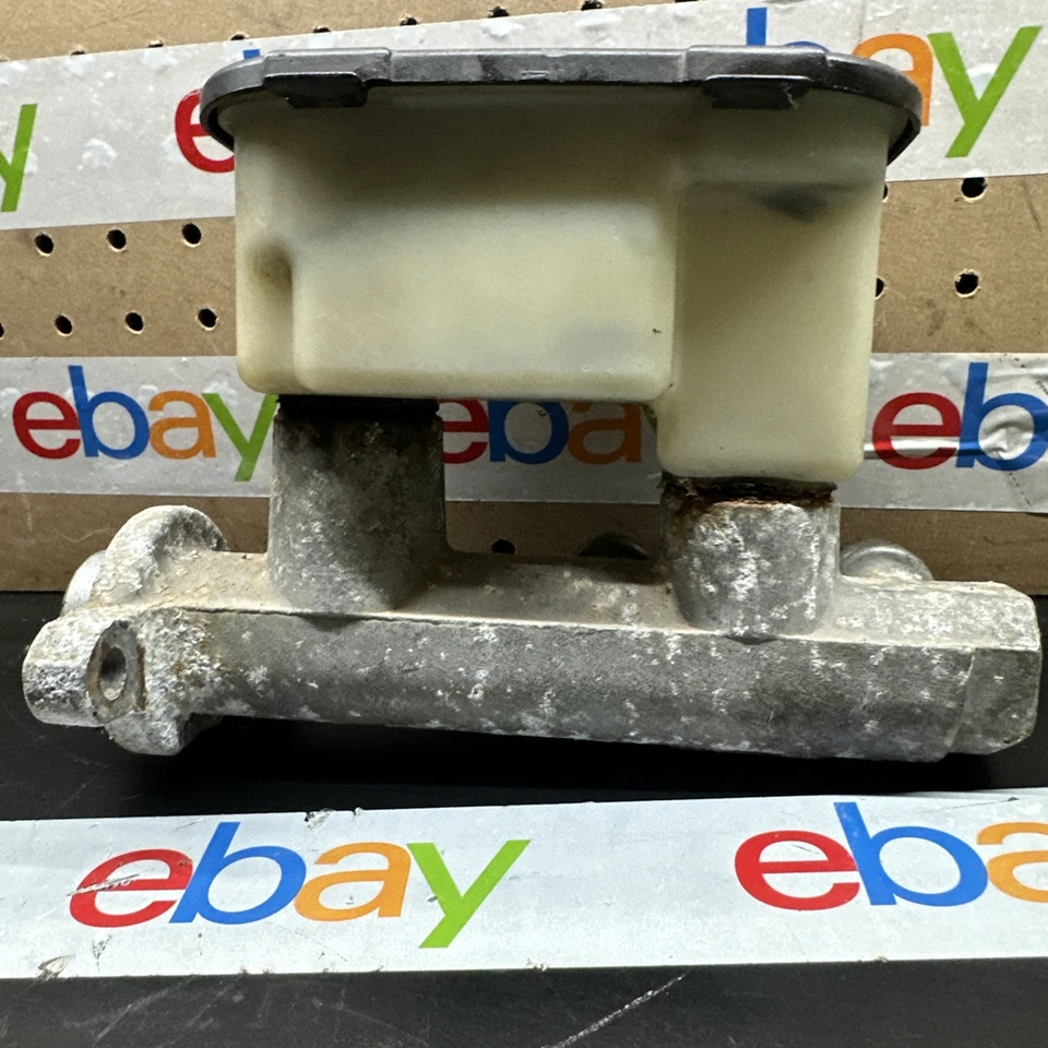 Master Brake Cylinder for 1998 Chevy Cheyenne  - Image 3 of 4