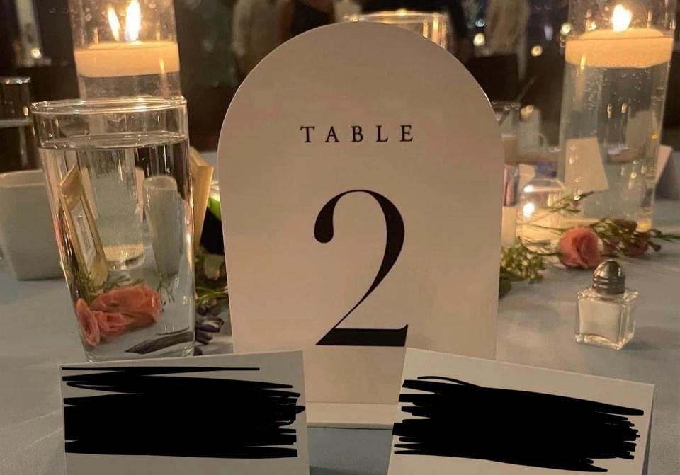 Números de mesa de acrílico arco branco 1-20 com suportes 5” x 7” para casamentos e eventos - Imagem 3 de 3