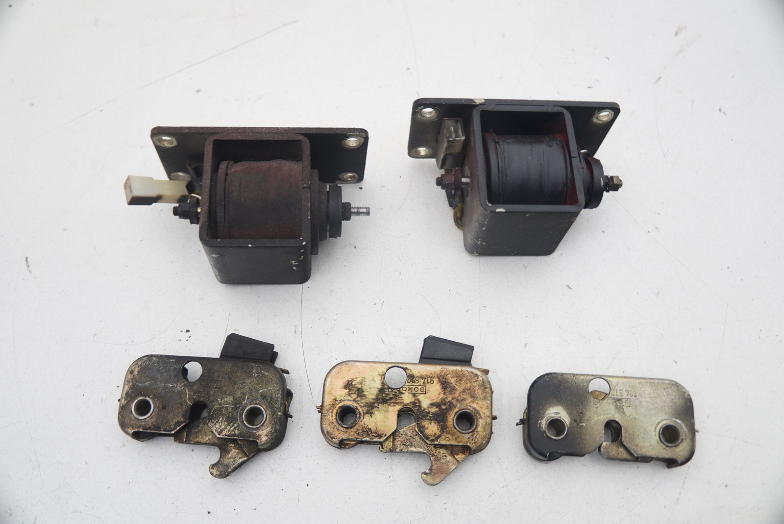 Set Hood Lid Bonnet Lock Latch 60277407 OEM Ferrari Mondial Cabriolet 1985
