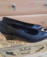 LADIES EQUITY GENUINE LEATHER OFFICE SHOE  was £40.50  Size 7.5