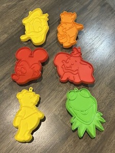 Hallmark VTG Plastic Cookie Cutters - Disney Set Of 6 Characters Mickey, Donald