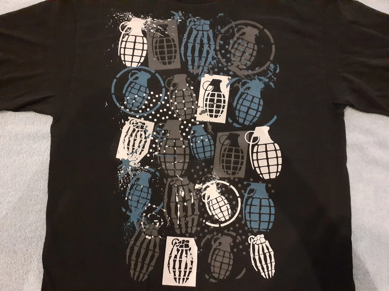 Gants grenade chemise rare mains squelette Burton Volcom snowboard Supreme Obey