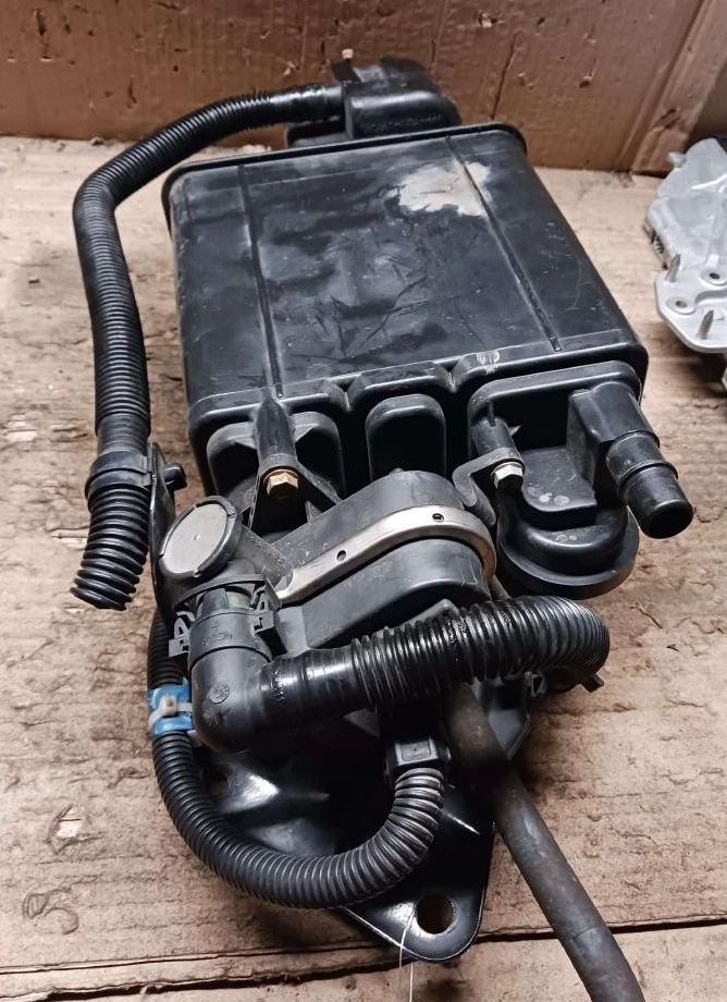 2005-2012 Toyota Matrix Corolla Fuel Vapor Charcoal Canister Assembly OEM - Imagem 2 de 4