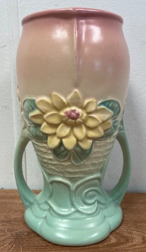 Hull Art Pottery Water Lily 1940s Vintage Double Handle Vase L-9-8 1/2