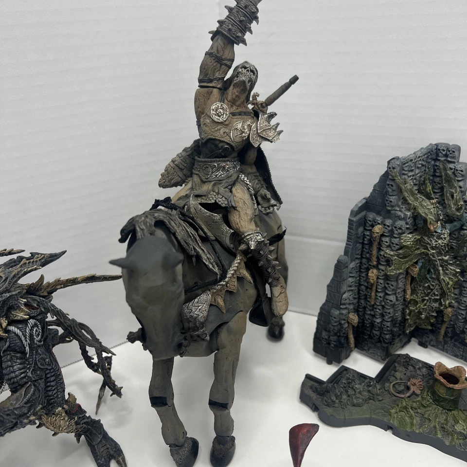 lote de 8 estátuas Mcfarlane Toys desovam etc algumas incompletas - Imagem 4 de 4
