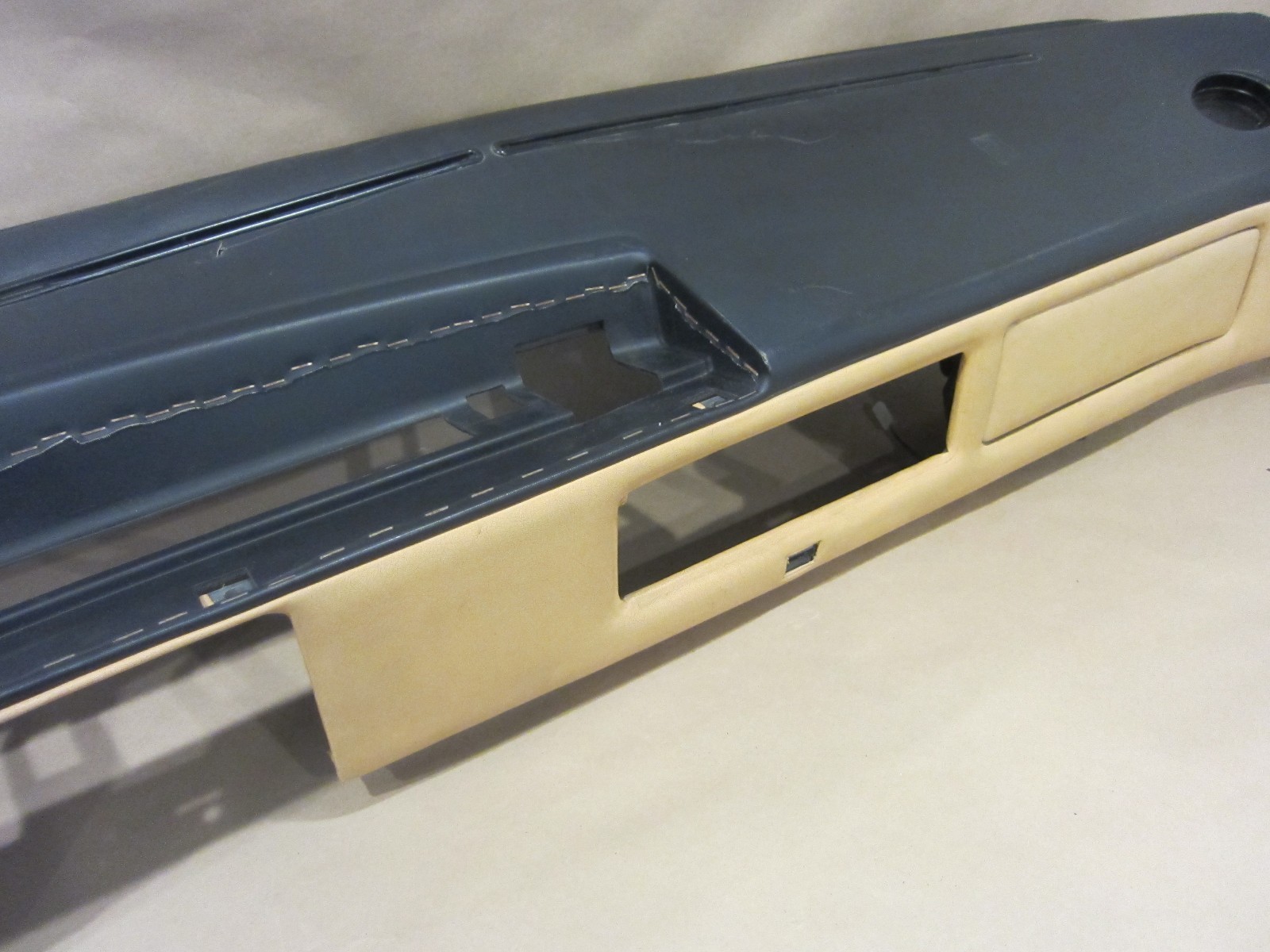 Ferrari Mondial 8.  Dashboard / Dash  - Black / Beige # 60655100 