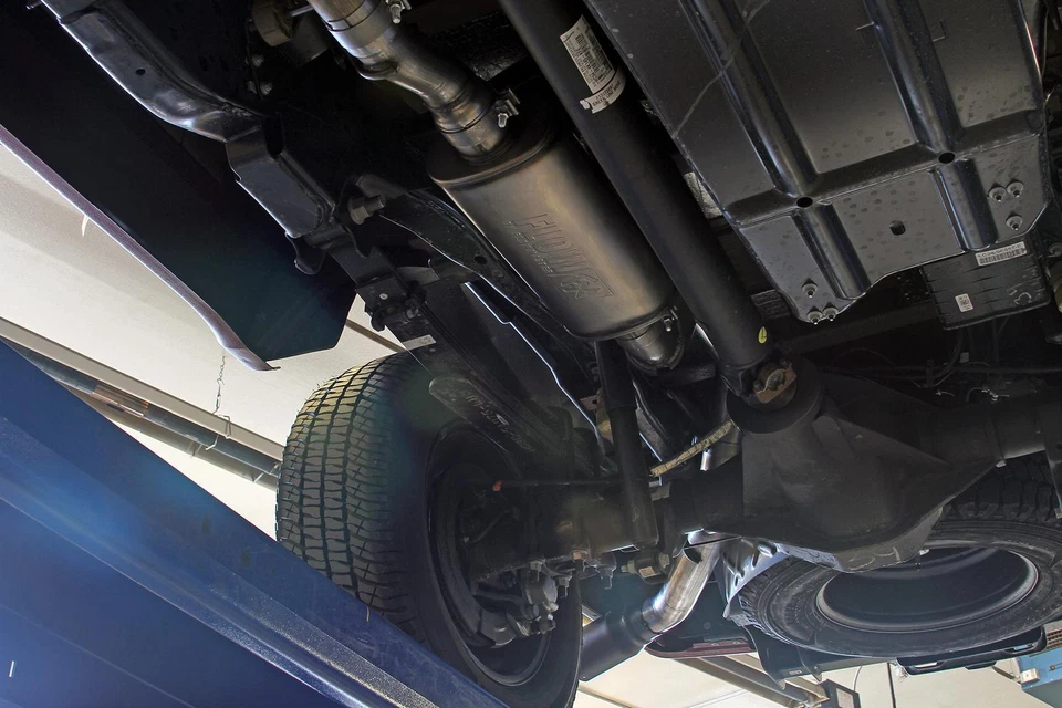 Kit de sistema de escape para Ford F-250 Super Duty XLT 2024 7,3 L V8 GAS OHV Foto 2 de 4