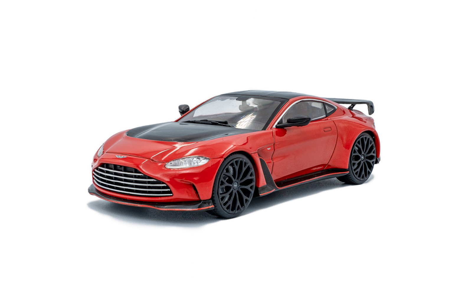 SOLIDO S4314104 1:43 Aston Martin Vantage V12, Scorpus Red, 2023