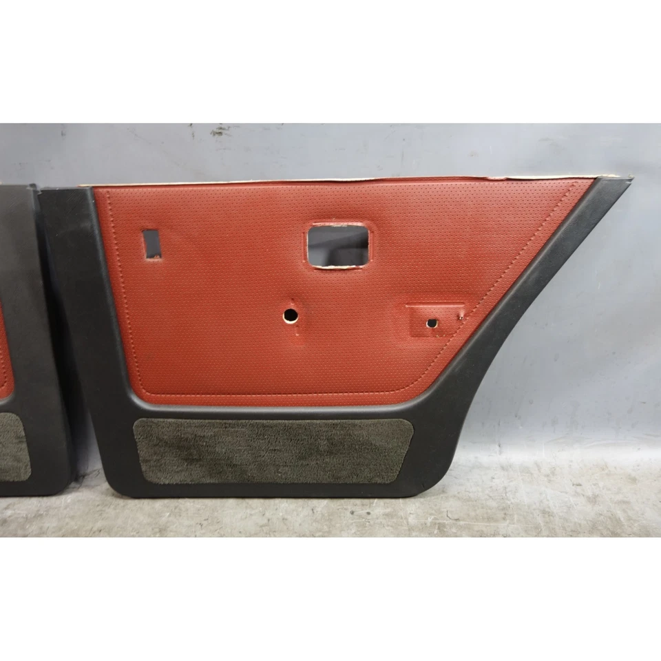 Par de paneles de tarjetas de puerta interior trasera BMW E28 83-84 serie 5 cuero rojo cereza OEM Foto 2 de 4