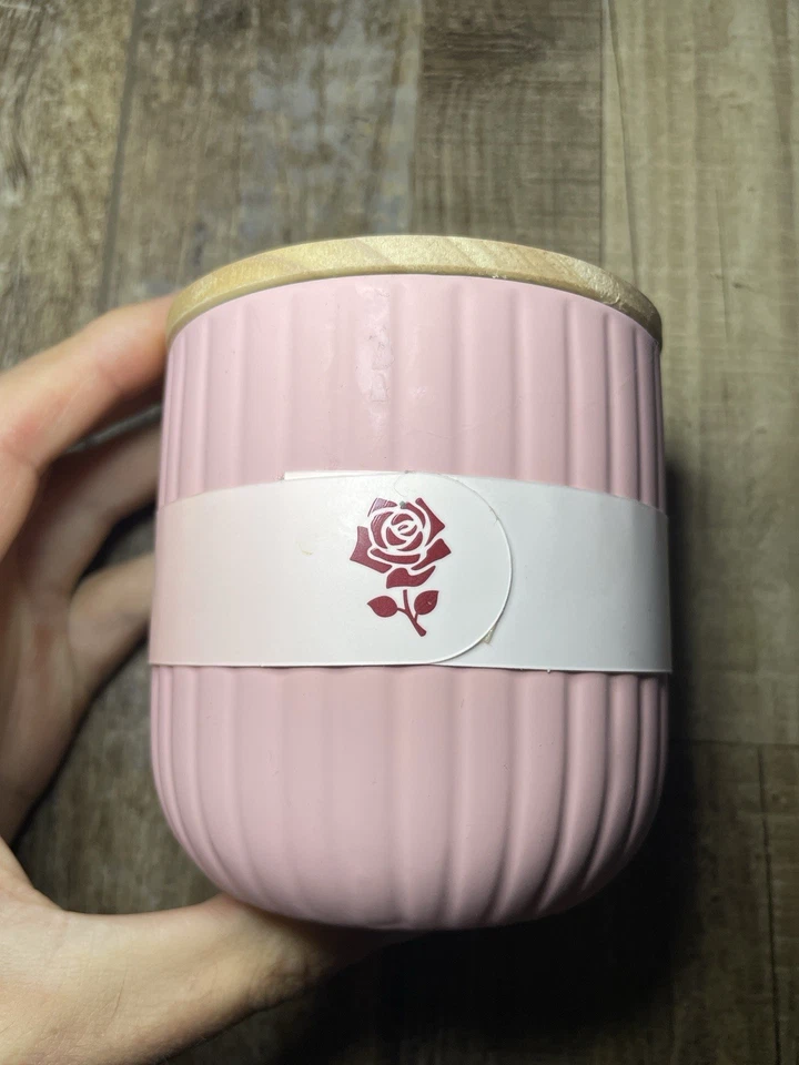 Vela perfumada de leche de avena de rosapeake Bay Candle tarro rosa de 10,1 oz Foto 4 de 4