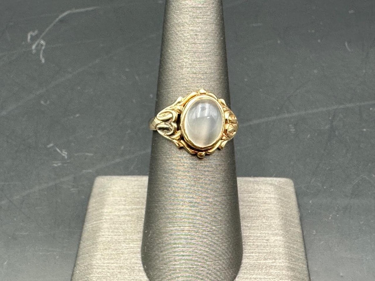 Vintage Mid-Century Cat's Eye Moonstone 10kt Gold Ring with