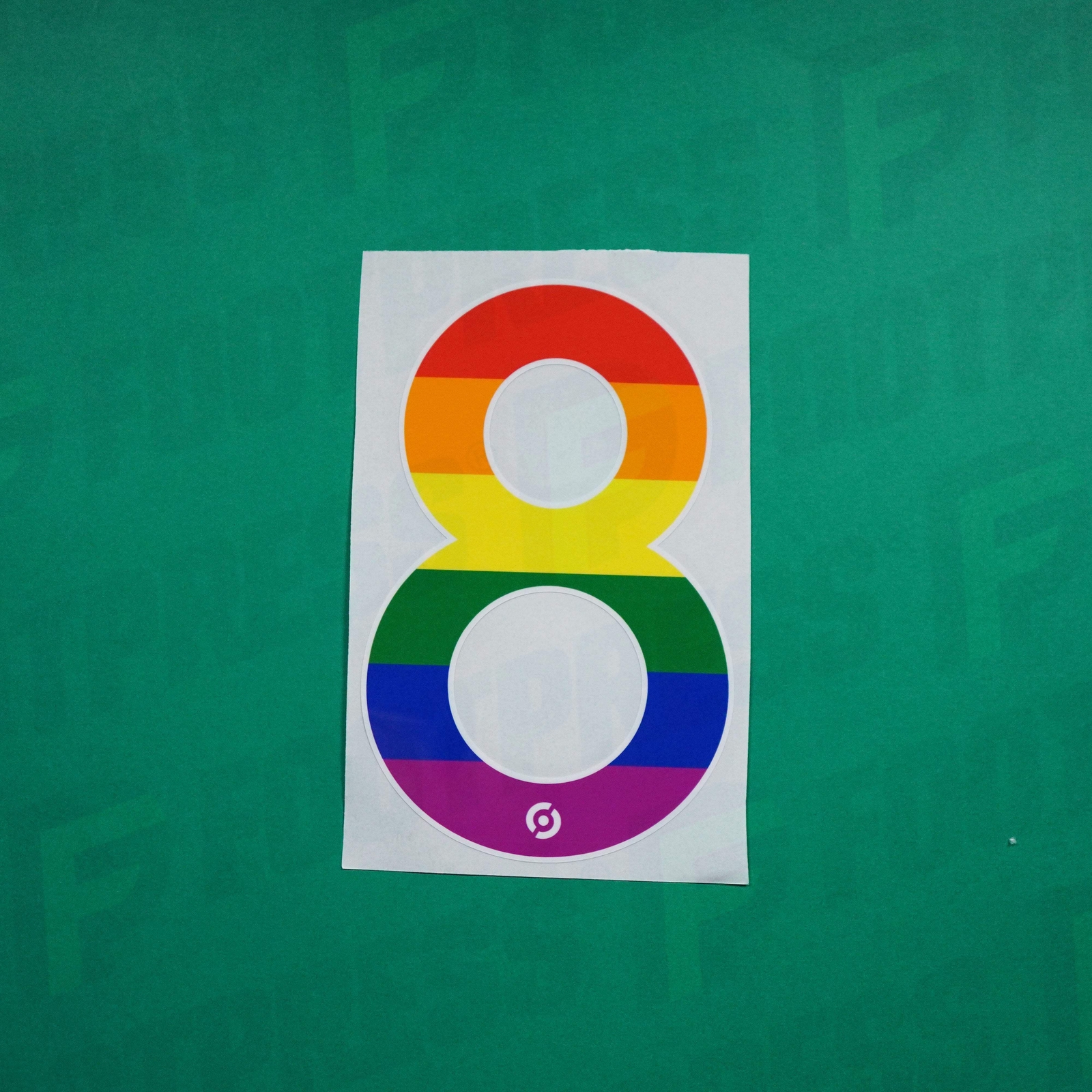Flocage Ligue 2 numéro 8 arc-en-ciel pour maillot LGBT