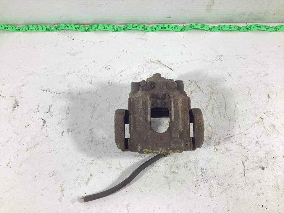 Pinza de freno trasera izquierda del lado del conductor BMW X3 E83 2007-2008 con manguera de tubo OEM. Foto 2 de 4