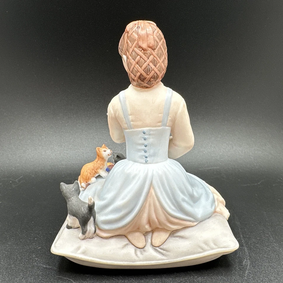 Figura de porcelana Franklin Little Women Beth Tasha Tudor 1983 con gatos gatitos Foto 3 de 4