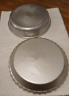 Vintage Wear-Ever Fluted &Deep Dish Aluminum Pie Pan 10 in & 9 in/lot of 2 — photo 2