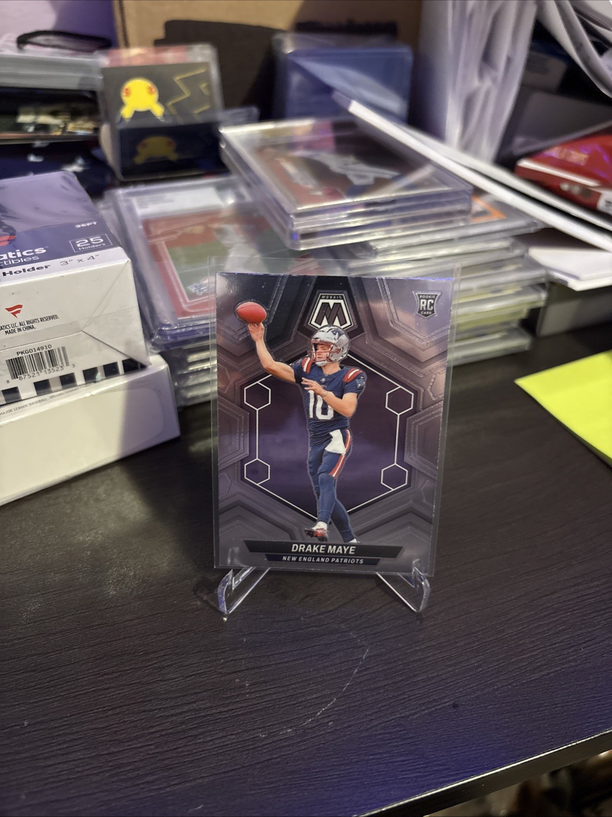 2024 Panini Mosaic Rookies Drake Maye #303 Mosaic Prizm (RC)