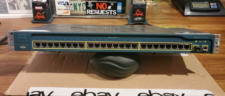 Cisco Systems Catalyst 2950 Series 24-Port Ethernet Switch FREE SHIPPING Used - Image 3 of 4