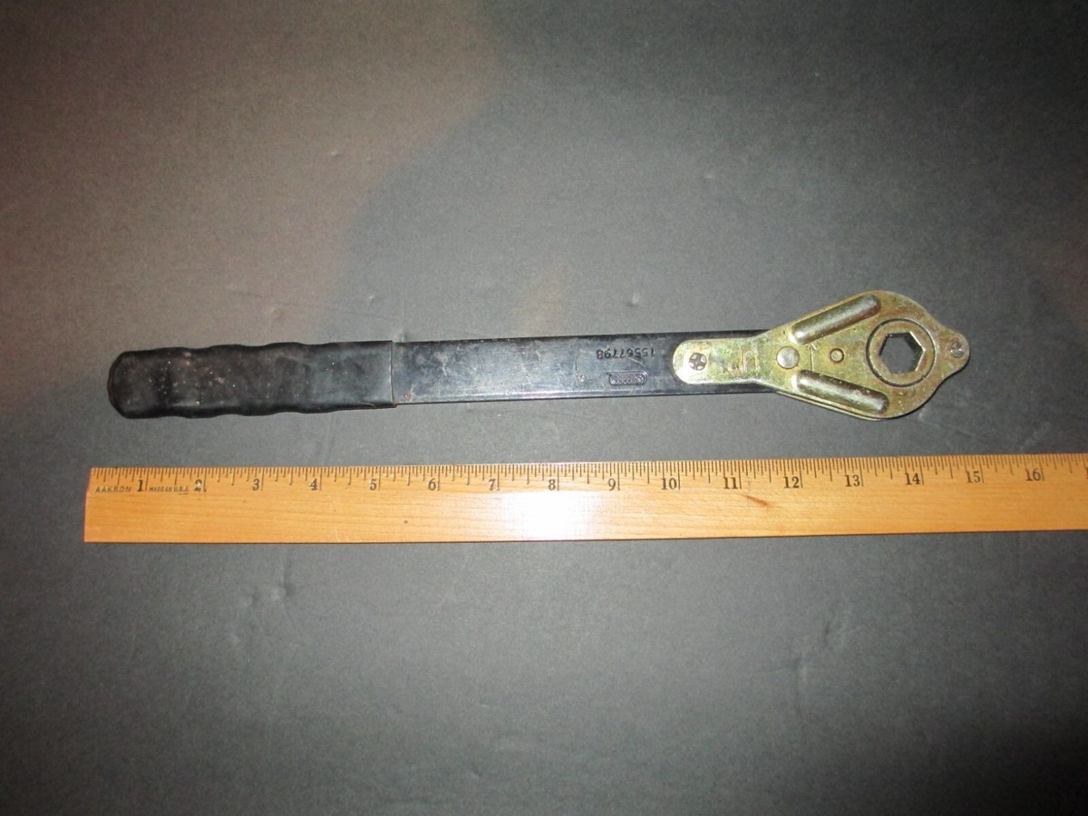 VINTAGE CHEVY GM CAR BUMPER JACK RATCHET WRENCH 15567798 9A3113  