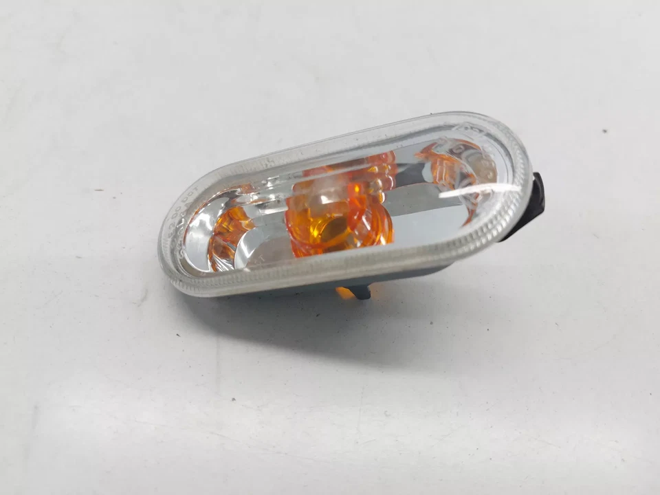 LÁMPARA LUZ INDICADORA VOLKSWAGEN AMAROK 2012 0215660 Foto 2 de 4