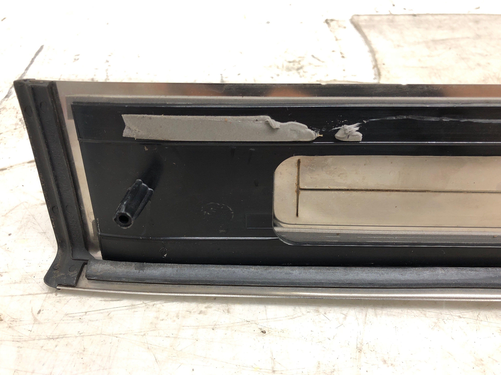 2006-2012 BENTLEY CONTINENTAL RIGHT REAR SILL SCUFF W/'SPEED' PANEL 3W5853540E
