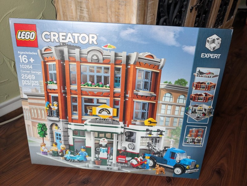 LEGO Creator Expert 10264: Corner Garage - 2569 Pcs - Sealed. Mint Perfect Box