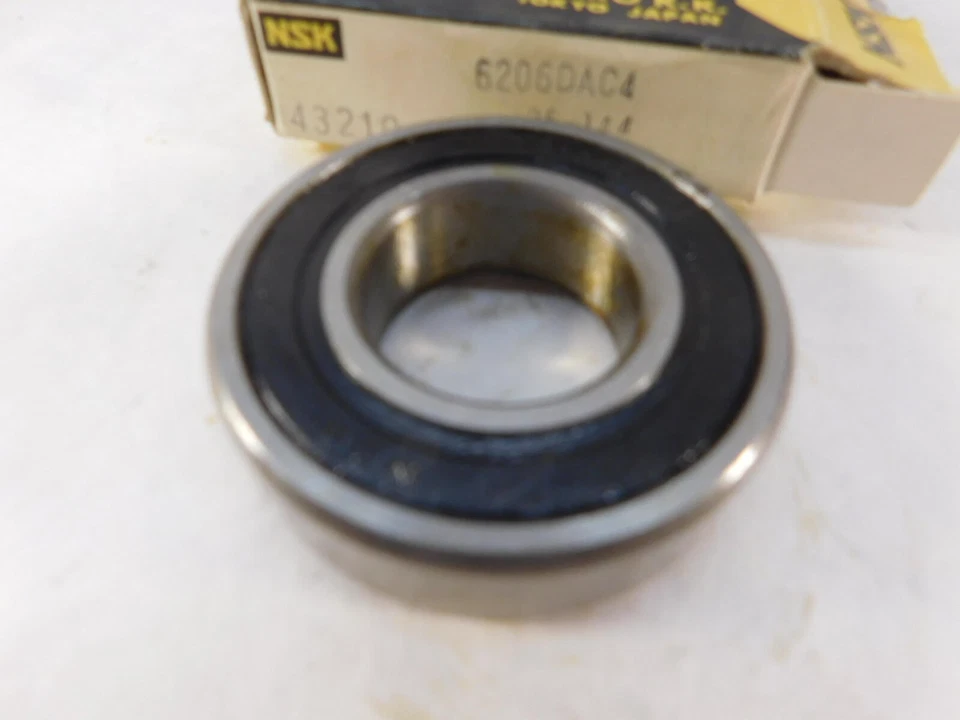 Cojinete eje trasero Datsun 510 610 sedán ref. 43210-A0800 NSK 6206DAC4 1968-1975 Foto 2 de 4