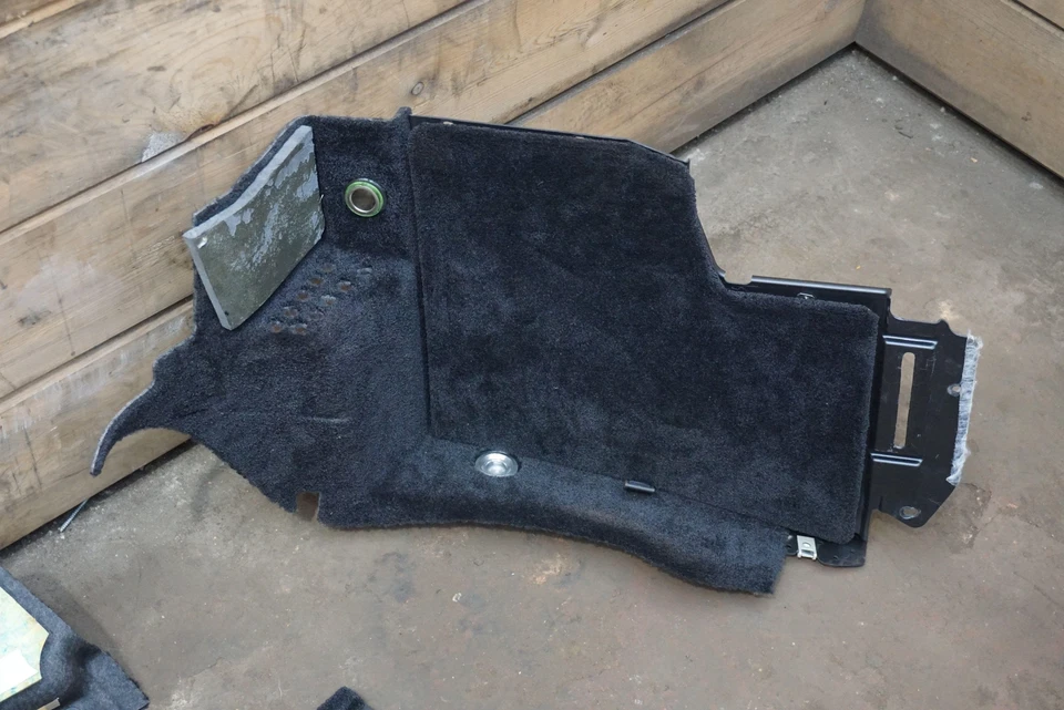 Juego de molduras de revestimiento de alfombra lateral de carga interior trasero Aston Martin Rapide Foto 3 de 4