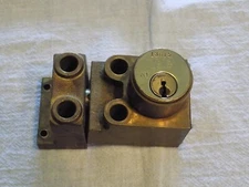 THE SUPERIOR INTERLOCK  S105810Y BRASS LOCK Yale 13615 NO KEY