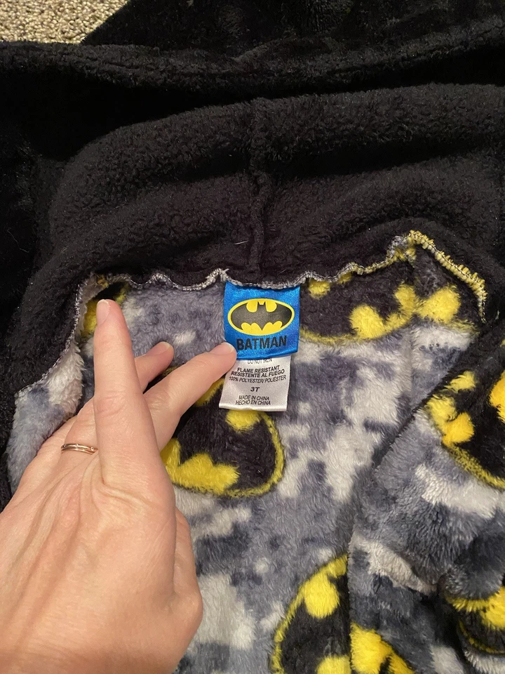 Albornoz con capucha Batman 3T para niños pequeños  Foto 3 de 4