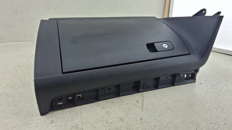 Guantera VOLKSWAGEN PASSAT 2012-2022 OEM Foto 3 de 4