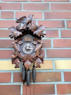 Schöne Kuckucksuhr mit Spieluhr