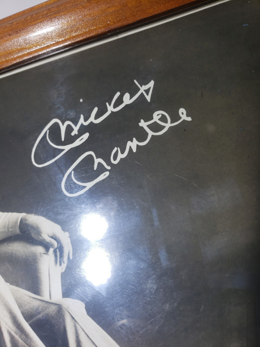 MICKEY MANTLE AUTOGRAPHED 8x10 PHOTO "TO JONATHAN, BEST WISHES". FRAMED SIGNED - Picture 6 of 9