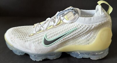 white vapormax grade school