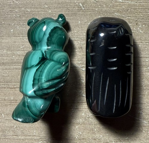 Little Figure Owls In Malachite Obsidian (small chip in malachite) - Photo 3/10