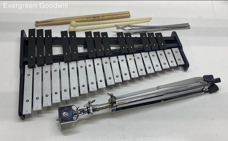 F5 - C8 (2 1/2 Octave) Educational/Marching Glockenspiel w/ Soft Case & Tripod