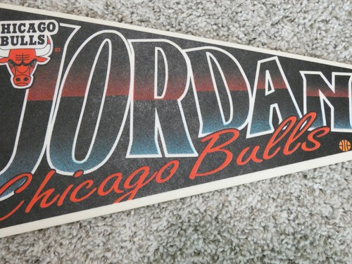 1990's - MICHAEL JORDAN - Chicago BULLS - Wincraft - 12x30 - Original PENNANT - Picture 4 of 6