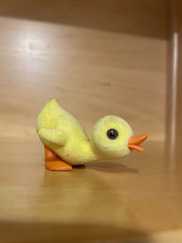 1990's Hong Kong ENESCO Miniature 2-3" Flocked Ducklings - Picture 4 of 8