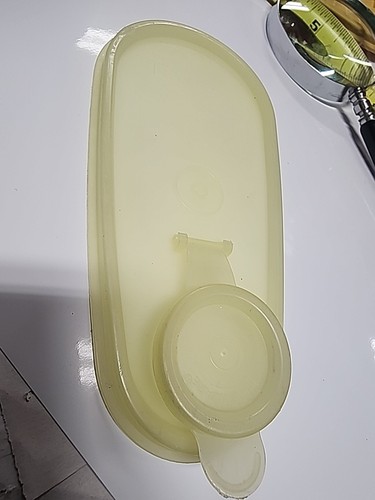 Vintage Tupperware REPLACEMENT LID #588 For 2 Quart #587 Beverage Buddy Pitcher - Picture 1 of 6