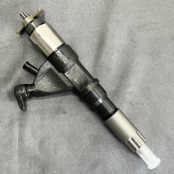 1X New Fuel Injector for Isuzu Engine 4HK1 Truck NPR 8981106073 095000-0323