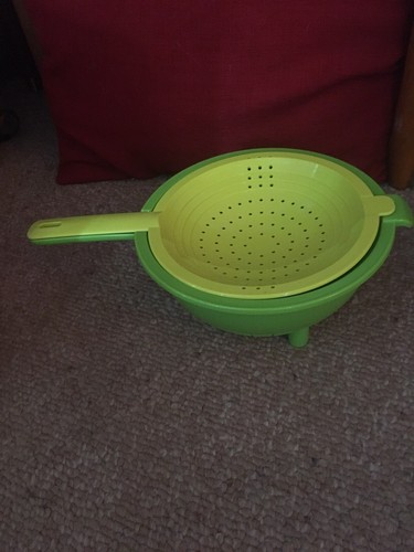 TUPPERWARE LARGE Double Colander 1qt 2 QT Quart Strainer Colander NEW Green/yel - Picture 10 of 10