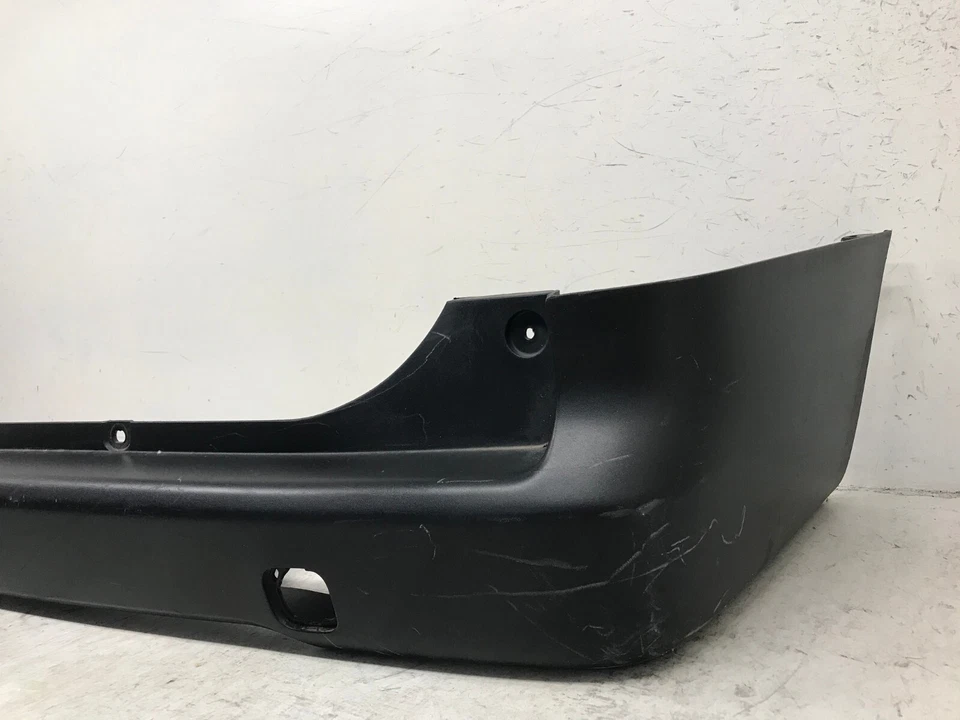 Cubierta de parachoques trasero negra Nissan NV200 S 85022-3LM0H 2013-2017 OEM Foto 2 de 4