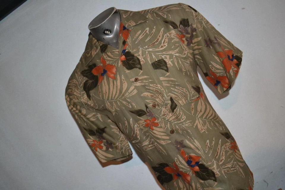 37110 Jos A Bank Hawaiian Shirt Coconut Buttons Green Silk Size Medium Mens - Image 3 of 4