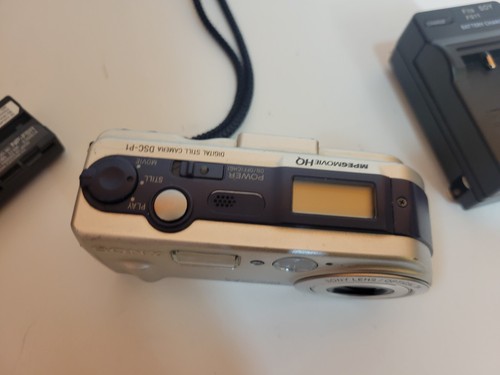 Sony Cyber-Shot DSC-P1 3.3MP 3x Zoom Digitalkamera - nicht getestet Akku ist leer - Bild 5 von 7