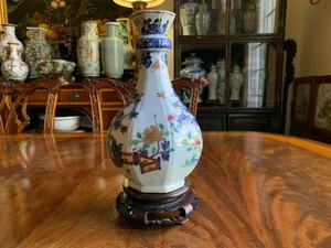 A Rare Chinese Imari Porcelain Vase, Kangxi Period (1654-1722).